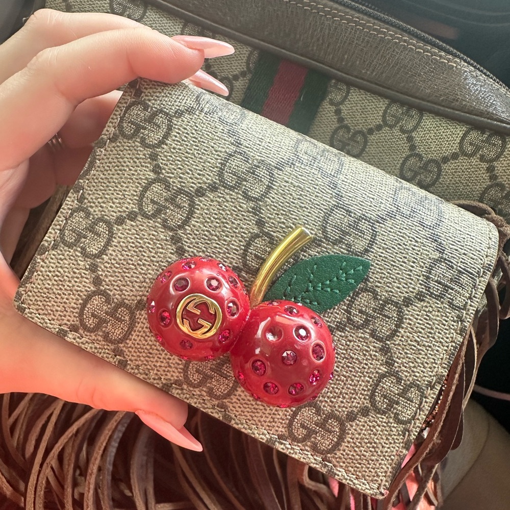 Rare Gucci wallet 🍒